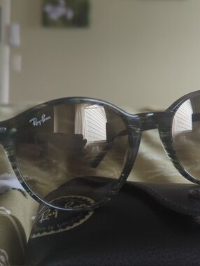 Ray-Ban Round Sunglasses in Tortoiseshell Green-Gray